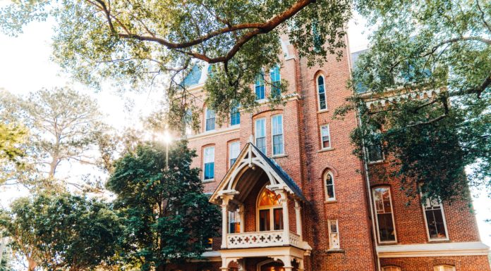 Student grapples with whether to take a break from school | Ask Kelly Administration Building