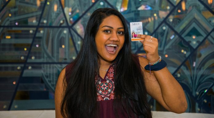 Tips to succeed as a new Mercer student | Ask Kelly Student holds up bear card