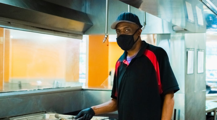 TD Felder grills up tasty foods for hungry Bears | Worker Bears