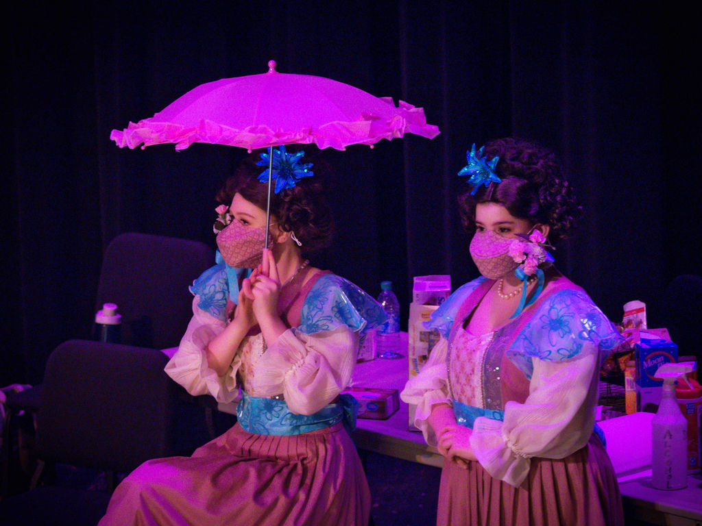 From left, singers Caroline Cooke and Alexandra Backfisch play Mamma's twin daughters in "Viva La Mamma!"