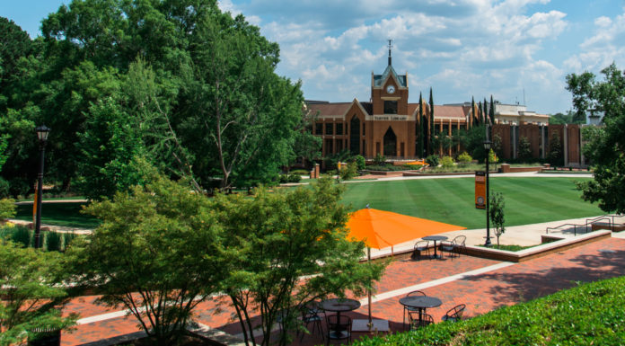Help! I’m starting to regret taking summer classes | Ask Kelly A view of Tarver Library from across Cruz Plaza