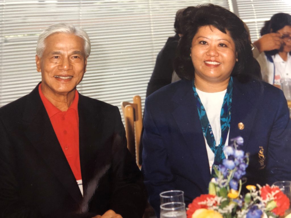 Sultan Azlan Shah, the late ninth king of Malaysia, and Sharon Lim Harle, assistant vice president for Alumni Services, are pictured at the Mercer luncheon for the Malaysian Olympic team and dignitaries on the Atlanta campus in 1996.