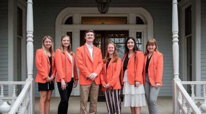 Mercer Ambassadors represent student body with hospitality, professionalism Class of 2022 graduating seniors in the Mercer Ambassadors program.