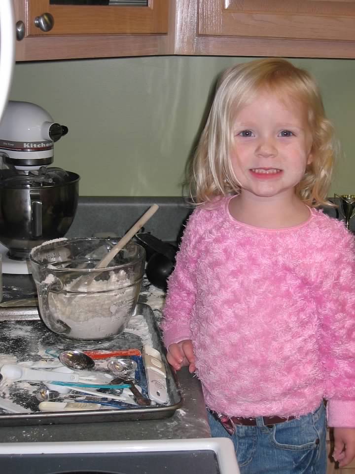 Chloe Paulk bakes as a child.
