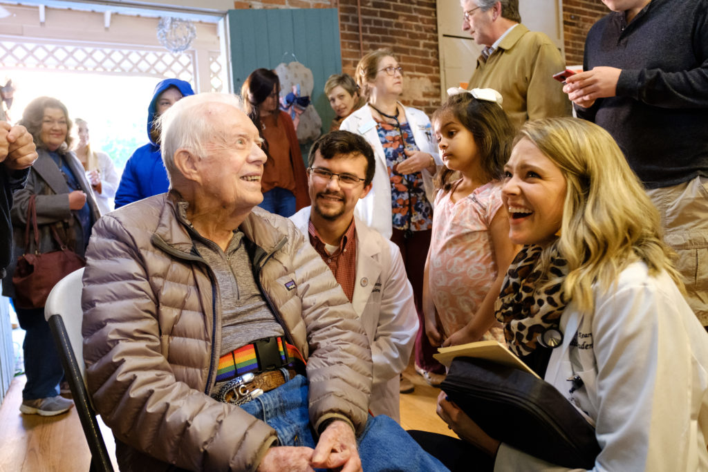 Jimmy Carter interacts with Mercer medical students.