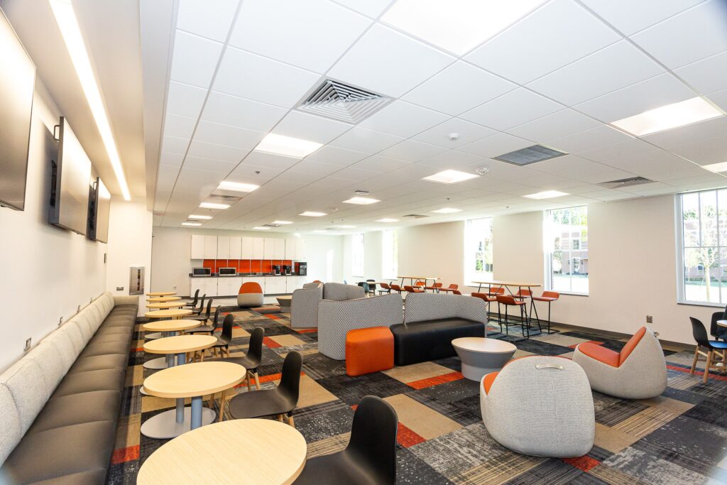 The student lounge in the Tony and Nancy Moye Pharmacy and Health Sciences Center.