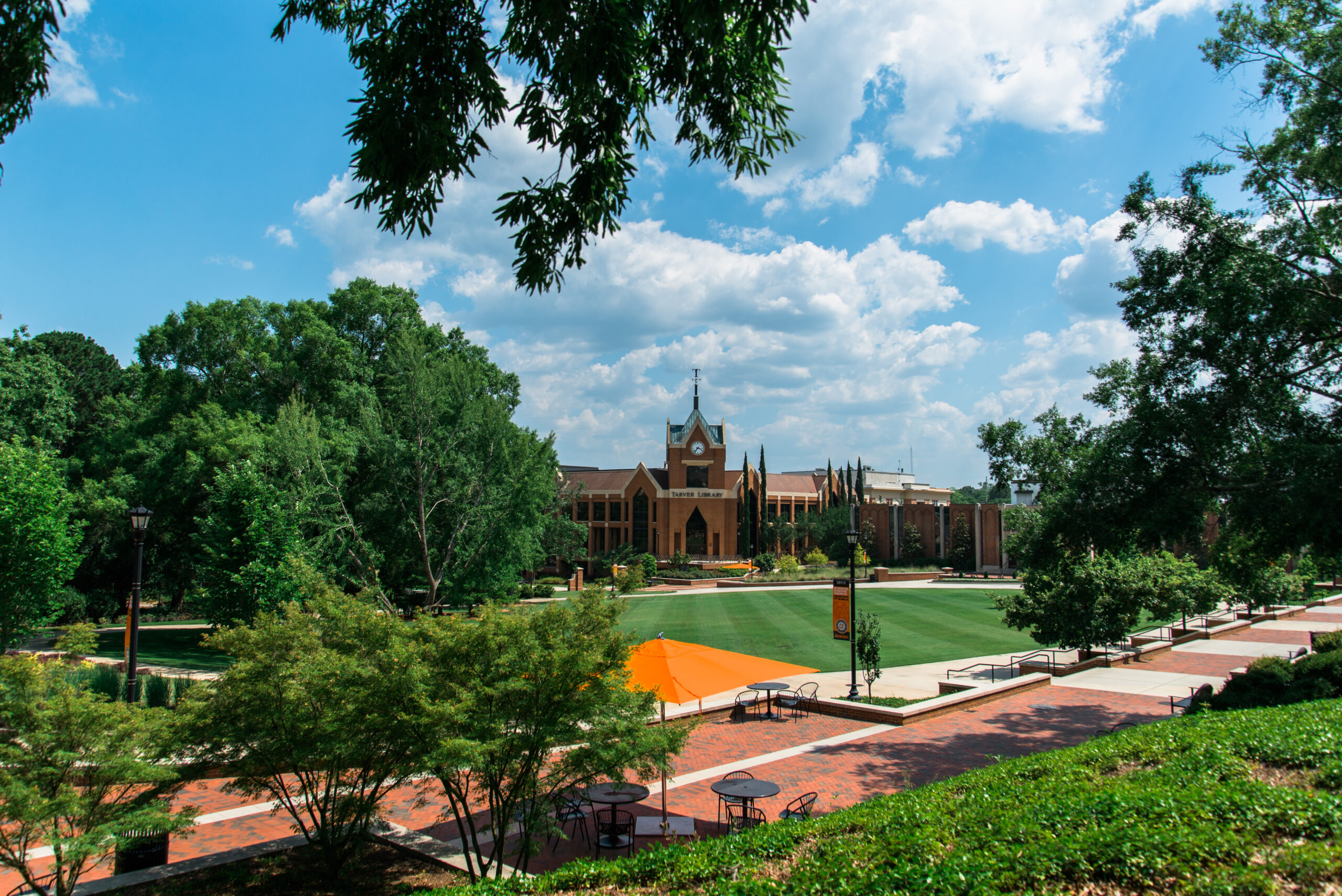exterior of Mercer University Tarver Library building and surrounding areas