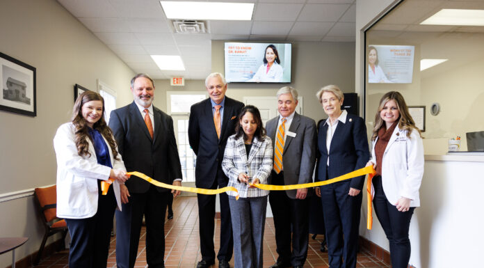 Mercer Medicine holds ribbon-cutting for new Taylor County rural health clinic Mercer leadership cuts the ribbon at Mercer Medicine Taylor County