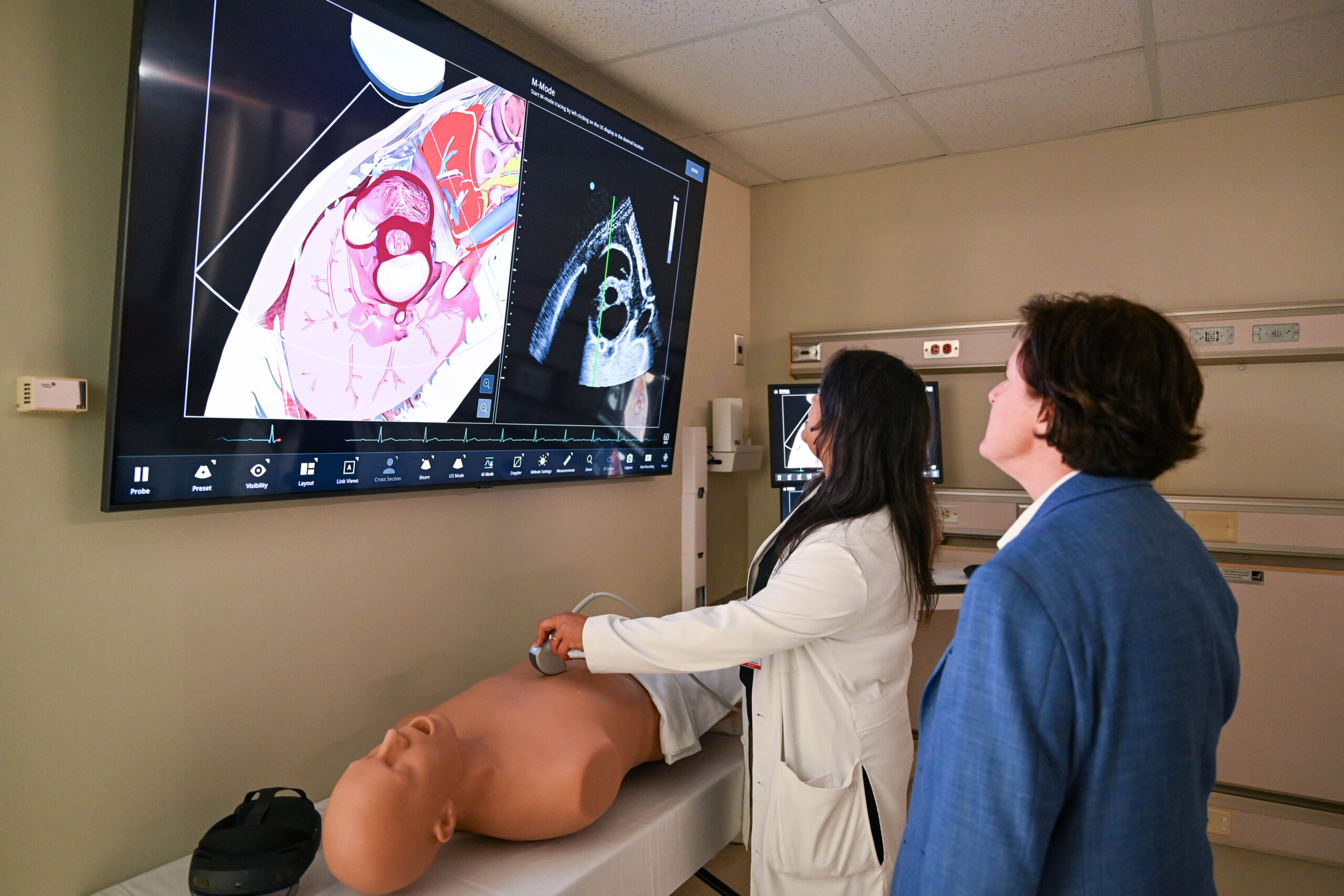 SGMC Health staff demonstrating ultrasound in MUSM simulation lab