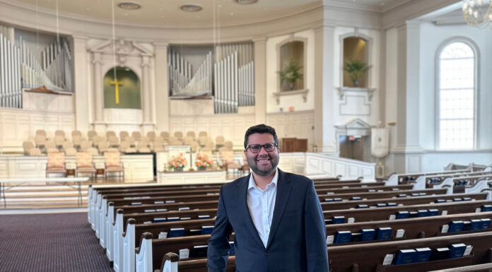 Theology student helps churches attract more people with his new nonprofit Miguel Hernández Urbaneja